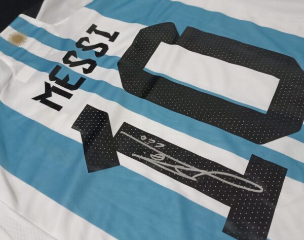 Jersey de Lionel Messi con autógrafo - Image 4